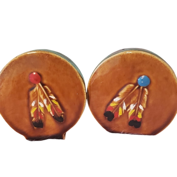 Vintage native drum salt and pepper shakers - Picture 2 of 3